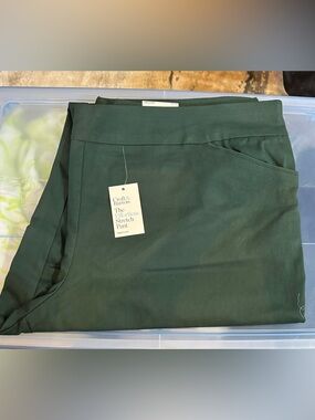croft & barrow Dark Green Straight Leg Pants 26W Short NWT
